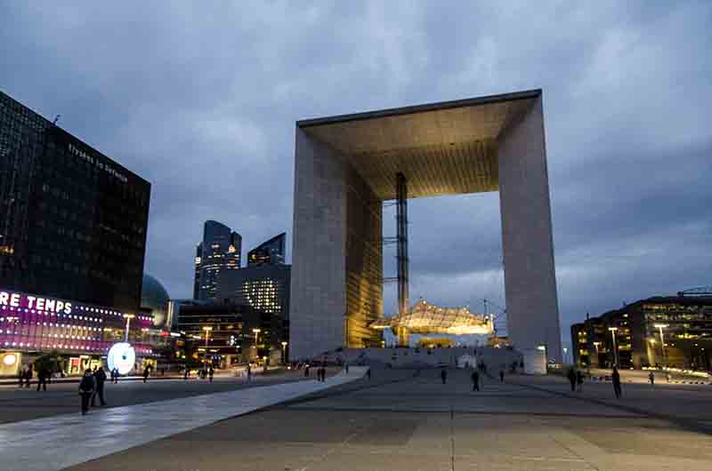 174 - Francia - Paris - La Defense - imagen nocturna.jpg